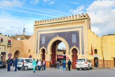 Marvel at the stunning Blue Gate (Bab Boujloud) of Fes, an architectural masterpiece marking the entrance to the Fes Medina. One of the most famous things to do in Fes.